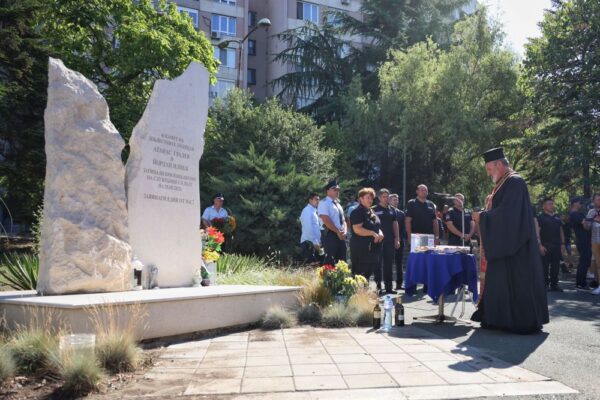 Три години от трагедията: Почит към загиналите бургаски полицаи.