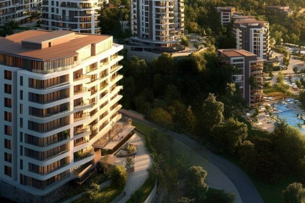 Заповед за спиране на строителството във Варна: Община реагира на сигнали за незаконни строежи и сеч.