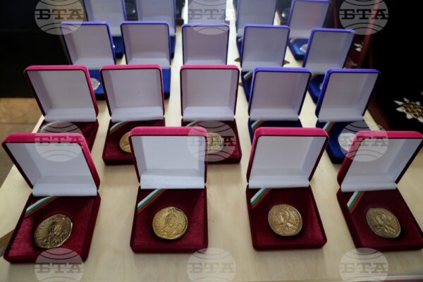 Мариан Бачев ще връчи наградите “Златен век” по случай Деня на народните будители.