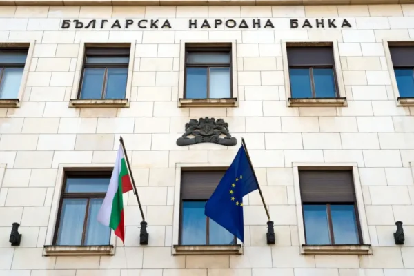 БНБ следи последствията от санкциите срещу „Лукойл“ и „Роснефт“