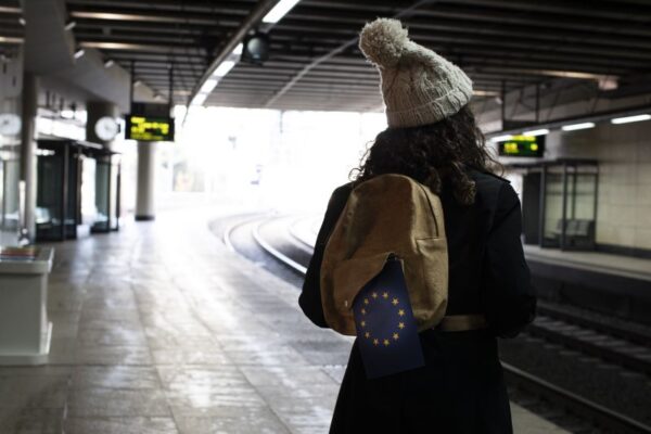 ЕС стартира нова програма за младежки пътувания по случай 40 години Шенген