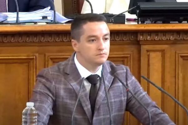 Явор Божанков: Проруски настроения и политическа криза в България.