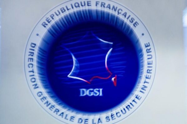 Франция разкри предполагаема руска шпионска мрежа, действаща под прикритието на „хуманитарна“ организация