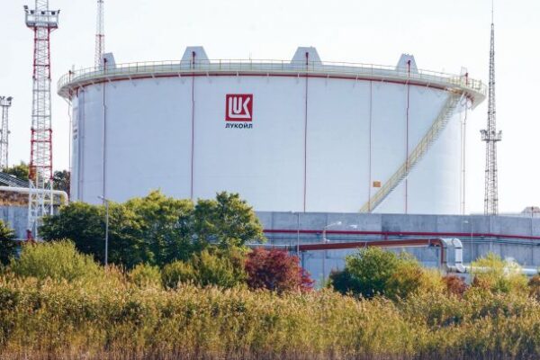 “ЛУКойл” разпуска Надзорния съвет на международното си подразделение след въвеждането на американските санкции.