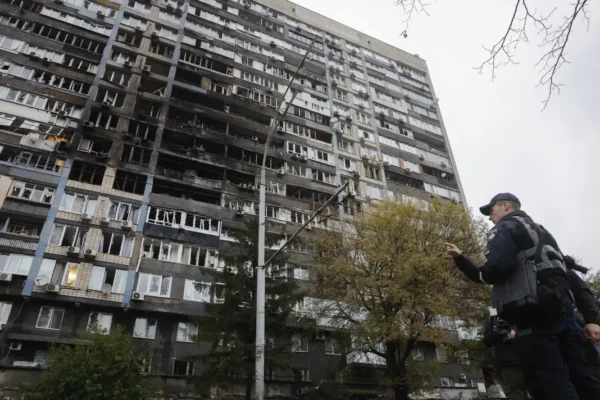 600 хиляди домакинства в Украйна останаха без ток заради масирана руска атака