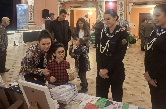 ВВМУ се включи в благотворителния базар „Подай ръка – Направи добро за децата на Българската армия“