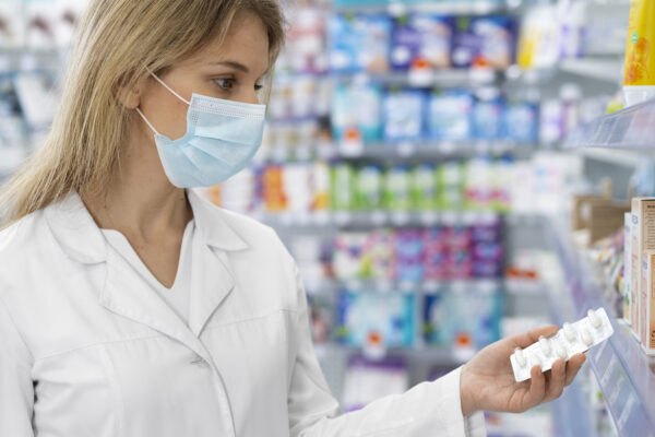 Противогрипните ваксини свършиха в аптеките, записват желаещи в списъци