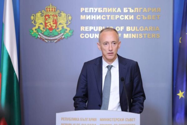 Министър Вълчев обеща ново увеличение на учителските заплати през 2026 г.