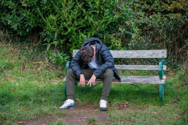 Проучване разкрива тревожни форми на стигма сред младежите в приемни семейства