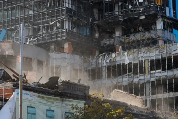 На тъмно и студено! Няколко области в Украйна са с режим на тока след руските удари