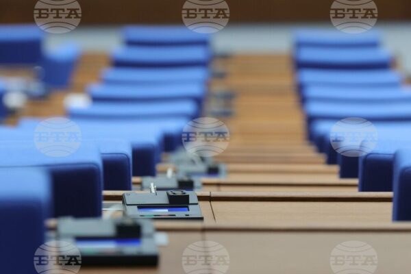 Народното събрание ще обсъди вот на недоверие към правителството на Росен Желязков заради икономическа политика.