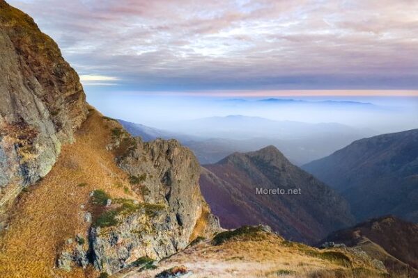 Значението на планините: Природни съкровища, застрашени от климатичните промени и човешката дейност.