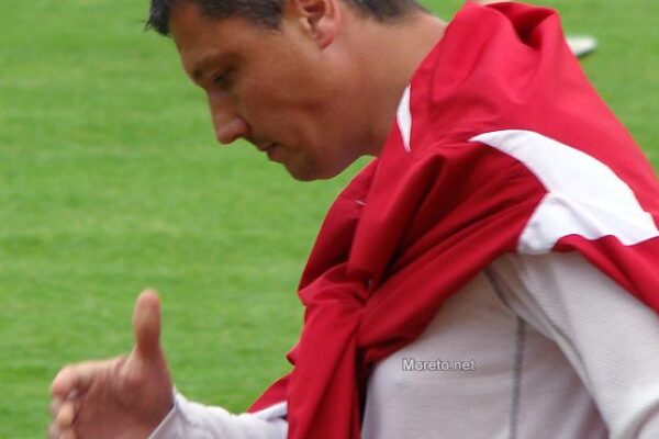 Любослав Пенев: Легенда на българския футбол се бори с онкологично заболяване.