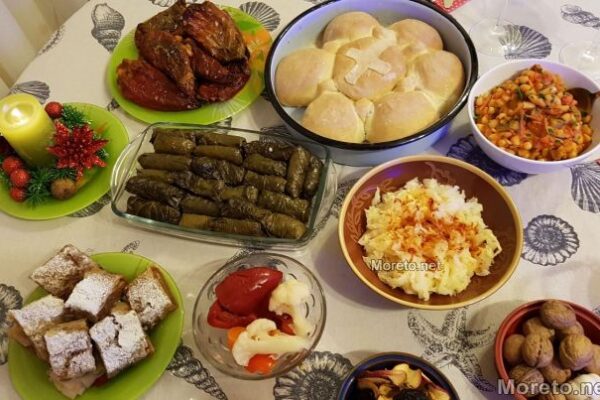 Магията на Бъдни вечер: Традиции и ритуали за късмет и плодородие.