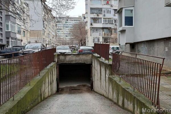 Необходими са около 600 хиляди лева за ремонта на опасния подземен паркинг на ул. „Македония“ във Варна.