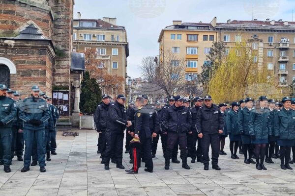 Гранична полиция отбелязва професионалния си празник с тържествено честване и значителни успехи в борбата срещу нелегалната миграция.