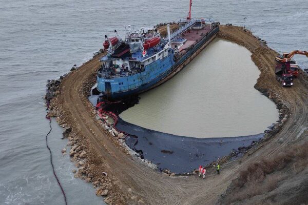 Потъващото съветско наследство: как руският флот „Волгонефт“ превърна Черно море в зона на хронична екологична заплаха