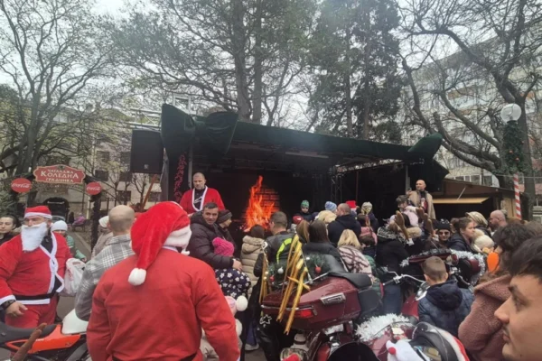 Коледно мотошествие донесе усмивки и дарения във Варна