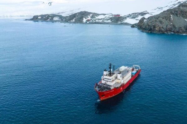 НИК „Св. св. Кирил и Методий“ започна активната фаза на антарктическата експедиция