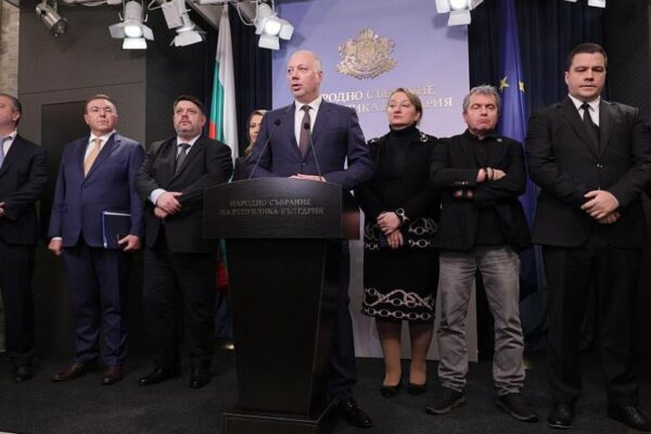 Българският премиер подаде оставка след масови протести