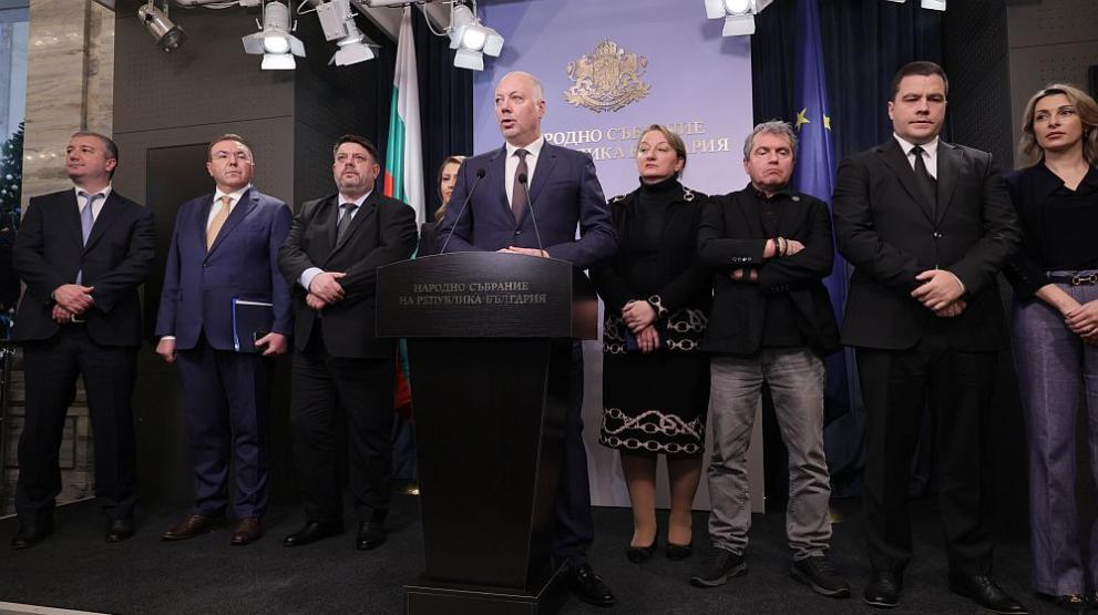 Българският премиер подаде оставка след масови протести