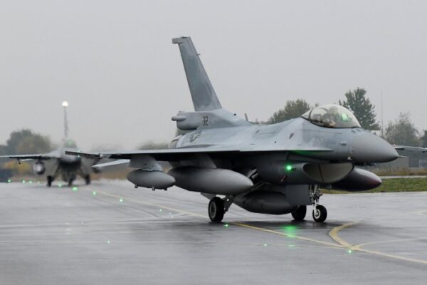 България получи всички осем изтребителя F-16 Block 70 по първия договор.