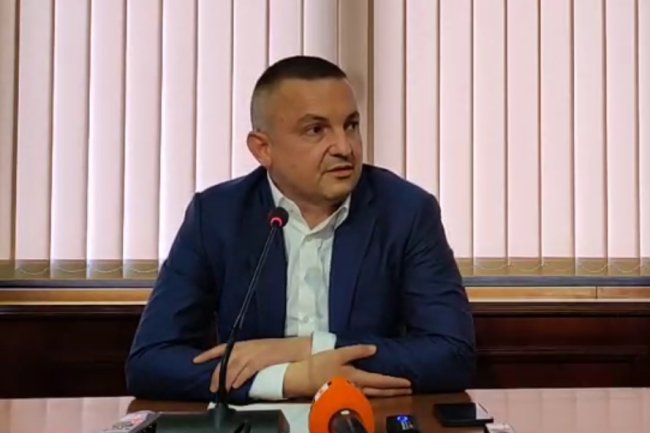 ВКС върна делото срещу бившия кмет на Варна Иван Портних на подсъдимата скамейка в София.