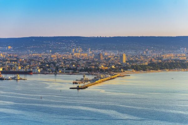 Задържаха мъж във Варна за фалшиви сигнали за радиоактивно замърсяване и религиозни призиви.