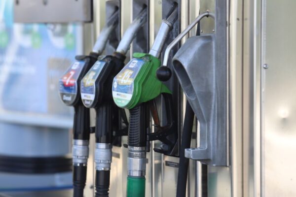 Бензиностанциите се подготвят за еврото без промяна в цените на горивата