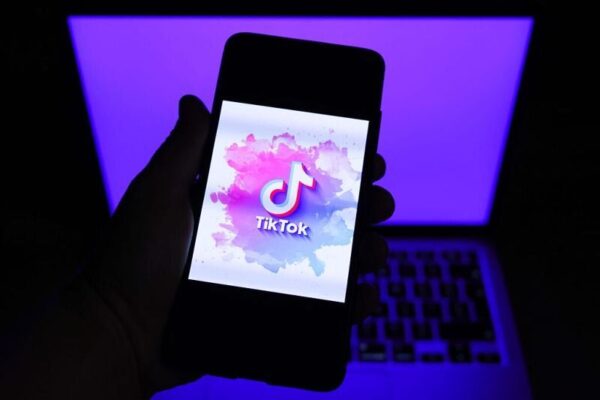 Австралия забранява социалните мрежи за деца под 16 г.