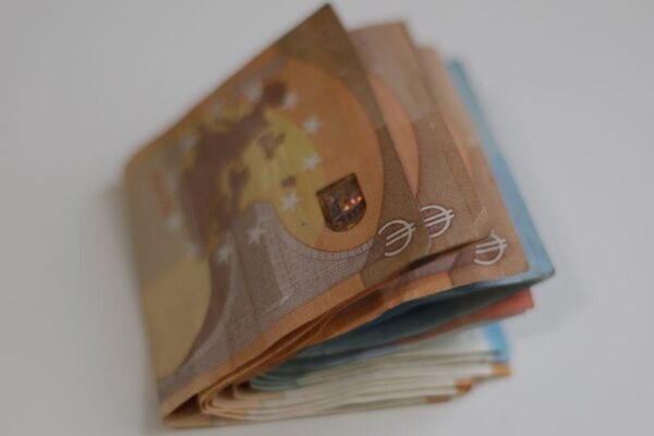 Европейският съд уточнява, че не е допускал жалбата за приемането на България в еврозоната