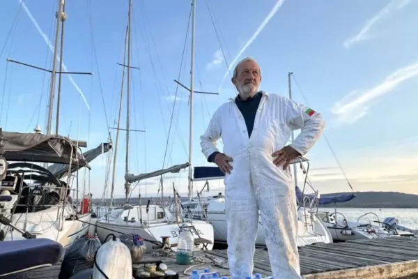 Силен вятър поврежда яхтата на български ветроходец в Атлантика