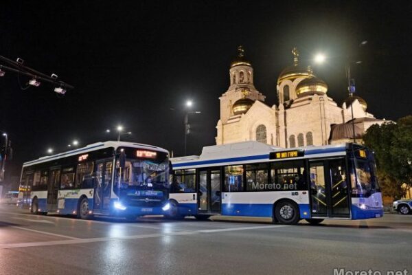 Забавяне и проблеми с новата билетна система във Варна.