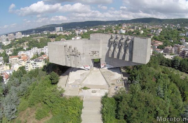 Варненският спортен клуб „Интеркомгруп Черноморски юнак“ предлага модернизация на съоръженията за стрийт фитнес в парк „Паметника Почивка“.