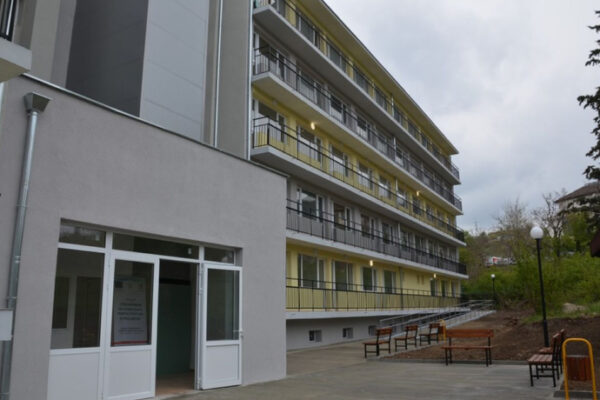 Във Варна помагат на бездомни да намерят подслон в студените нощи