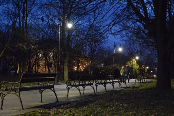 Морската градина светна с ново LED осветление