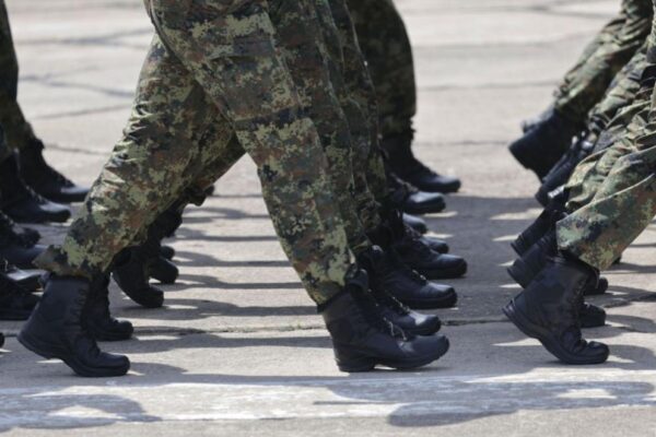 Държавата удължава службата и дава нови правомощия на армията