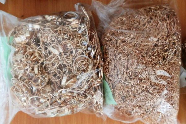 Митническа проверка спря златни накити за над 150 хил. евро