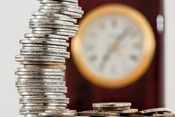 Новата година започва с по-висока минимална заплата и замразени осигуровки