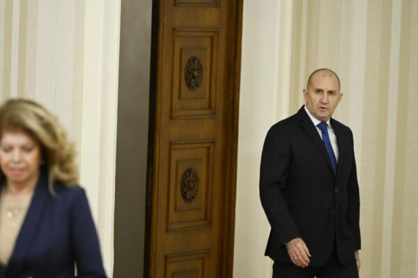 Исторически прецедент: Конституционният съд прекрати мандата на Радев