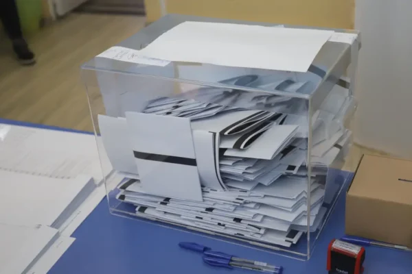 Правната комисия ограничи секциите за гласуване извън ЕС