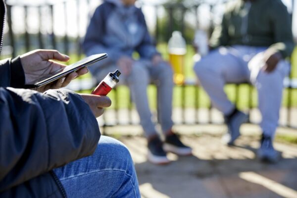 Проучване показва ръст на пушенето сред учениците във Варна