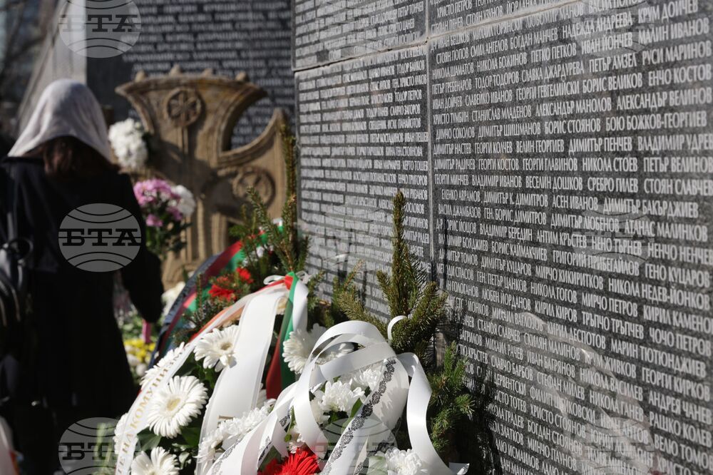 Памет и почит: България отбелязва Деня на жертвите на комунистическия режим.