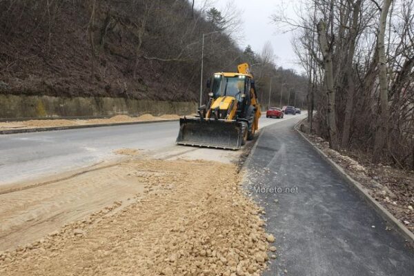 Община Варна одобрява 1.5 млн. лева за проекти, свързани с ремонта на пътя „Аспарухово-Галата“ и тръбопровода на Варненското езеро.