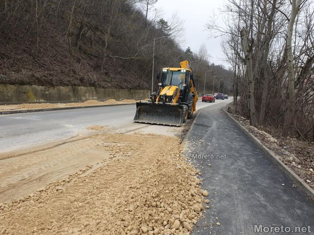 Община Варна одобрява 1.5 млн. лева за проекти, свързани с ремонта на пътя „Аспарухово-Галата“ и тръбопровода на Варненското езеро.