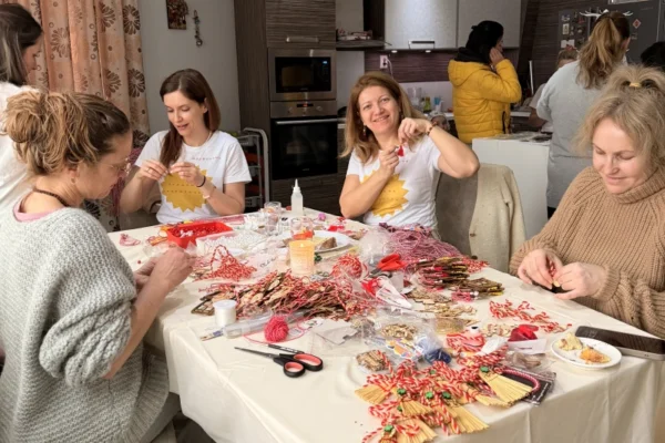 Варненци подкрепят деца в нужда с мартеници и творческа работилница