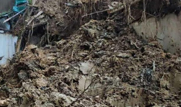 Свлачище, аварии и наводнена ферма след проливните валежи във Варненско