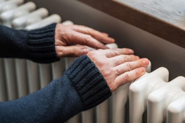 Евростат отчита спад на хората без достатъчно отопление у нас