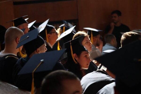 Висшето образование в България: Тенденции, предизвикателства и перспективи.