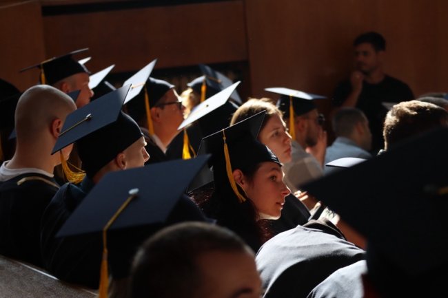 Висшето образование в България: Тенденции, предизвикателства и перспективи.